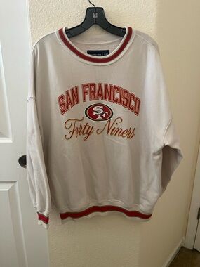 Abercrombie & Fitch Cream Sweatshirt with Red & Gold San Francisco Graphic